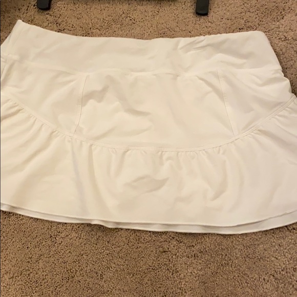 Nike flirty White skirt with built in shorts. LRG - Picture 3 of 3